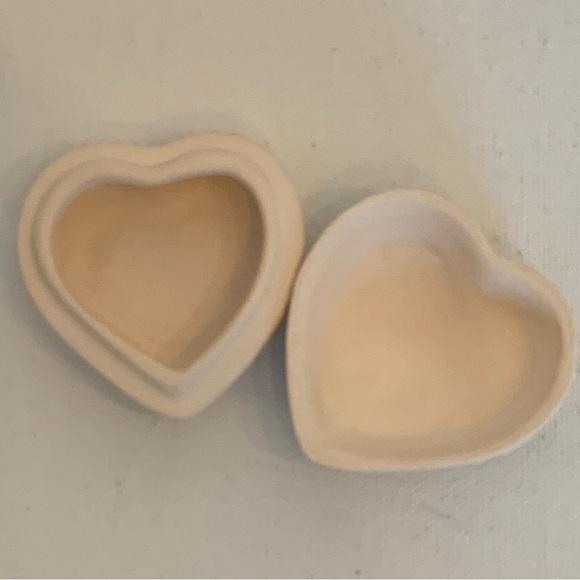 Heart Shaped Bisque Porcelain Trinket Box Blue Flowers Gold Bow Lid Vintage 2"x2 - Picture 10 of 14